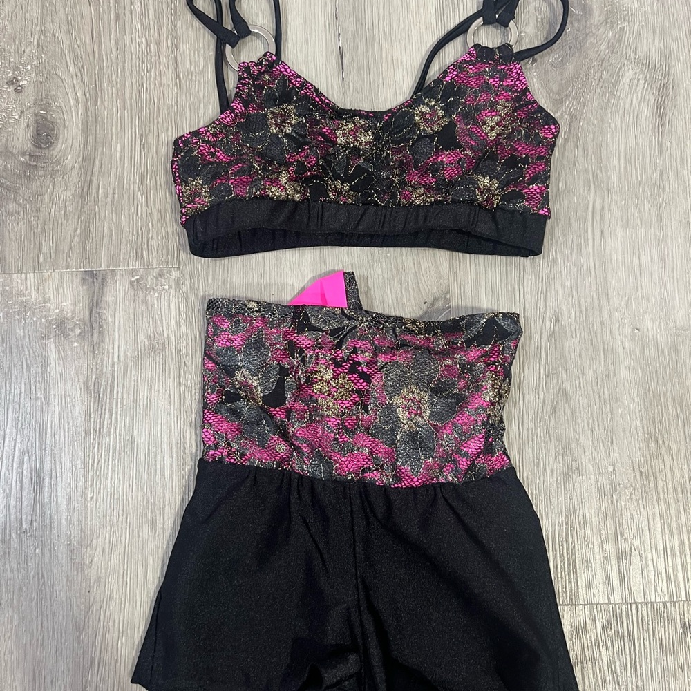 • California Kisses dance set